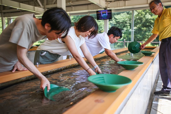 金のテーマパーク「西三川ゴールドパーク」で砂金とり
＋アクセサリー作り