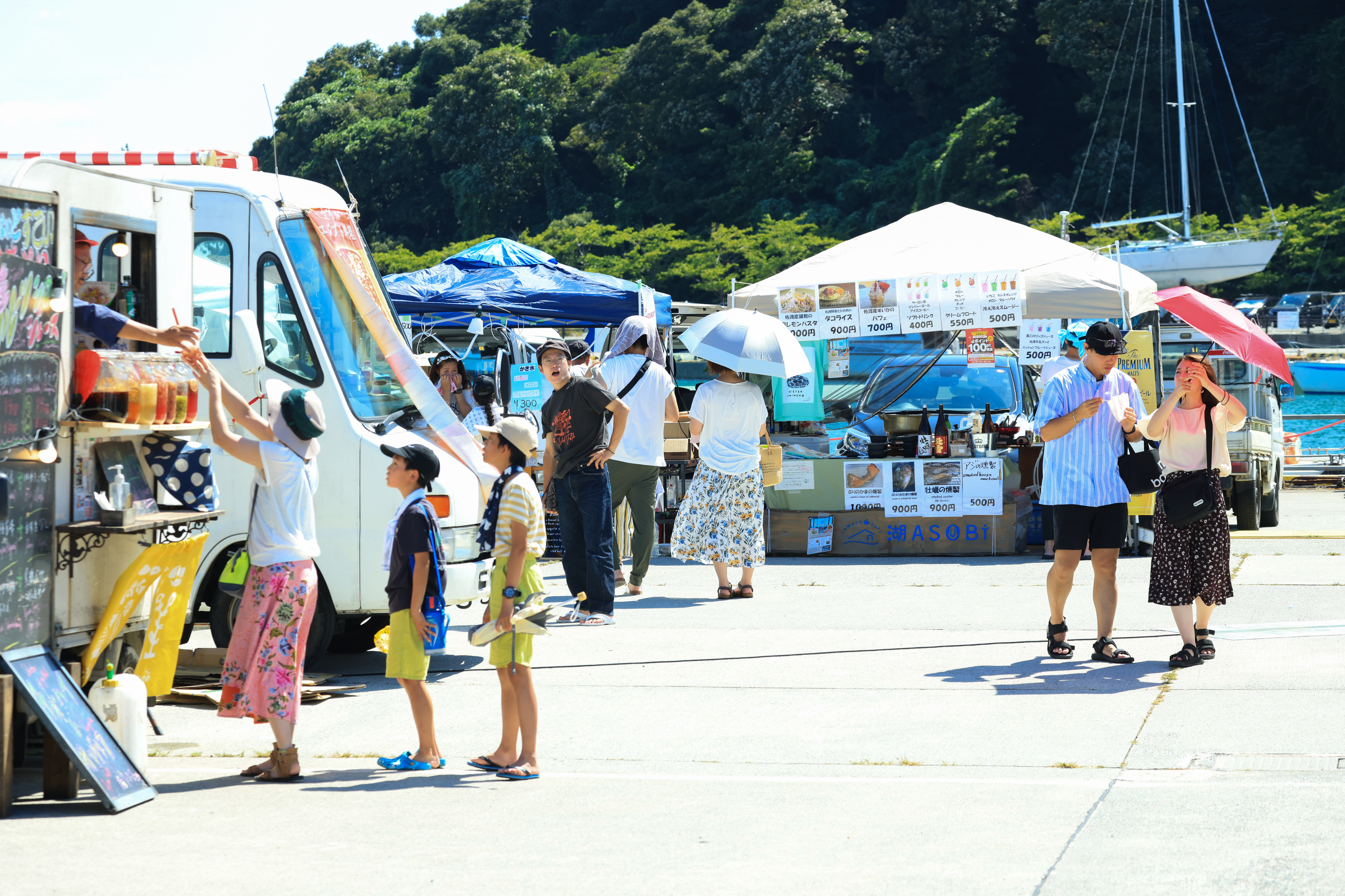 Shopping at Harbour Market