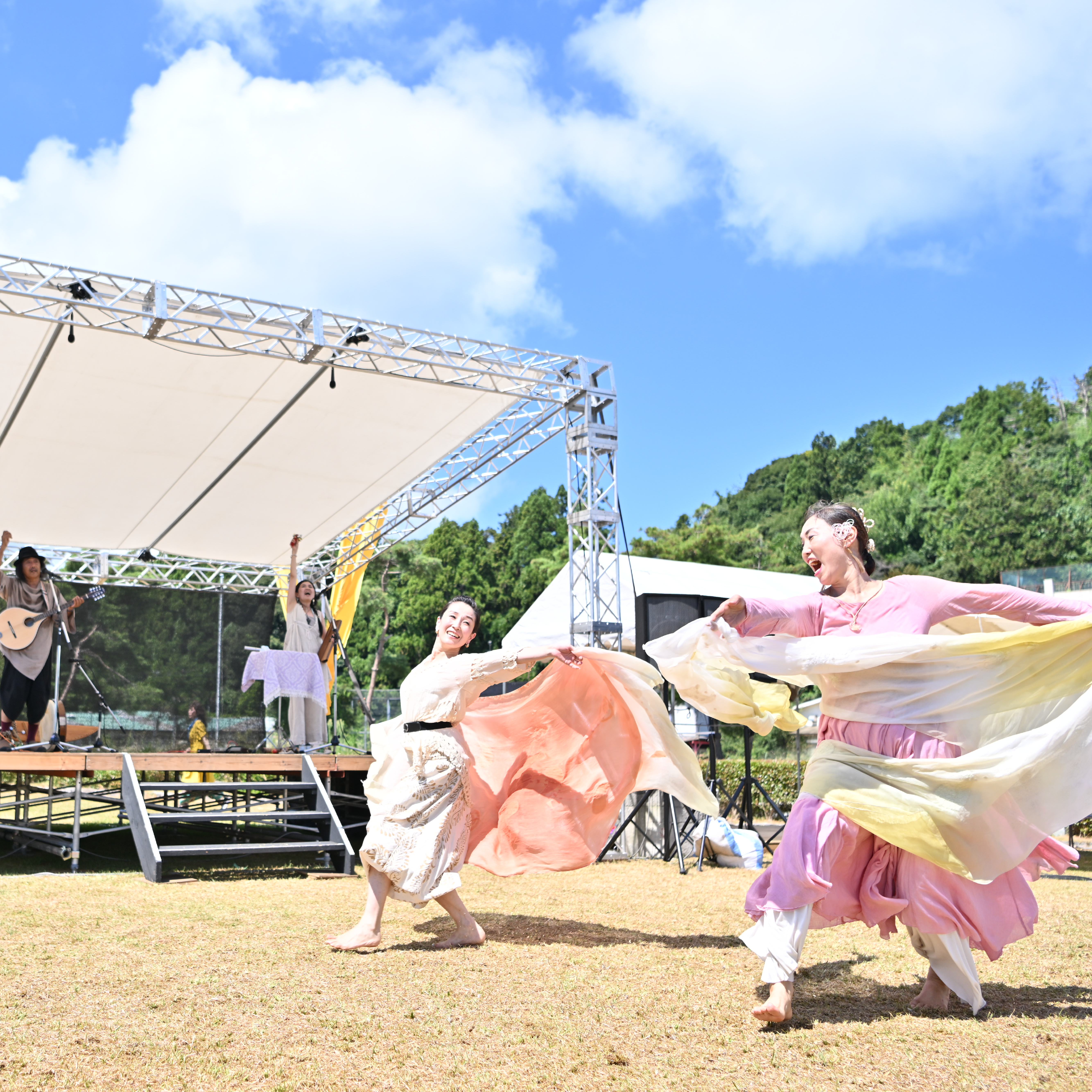 Perform on the Fringe Stage